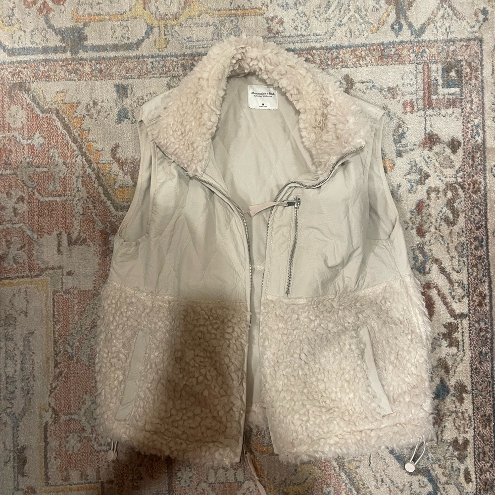 Abercrombie & Fitch Cream Sherpa-Trim Quilted Vest
